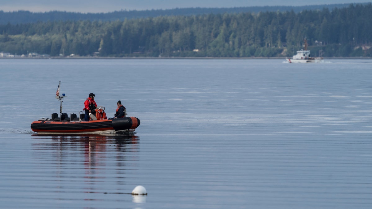 Authorities searching near Seattle float plane crash site