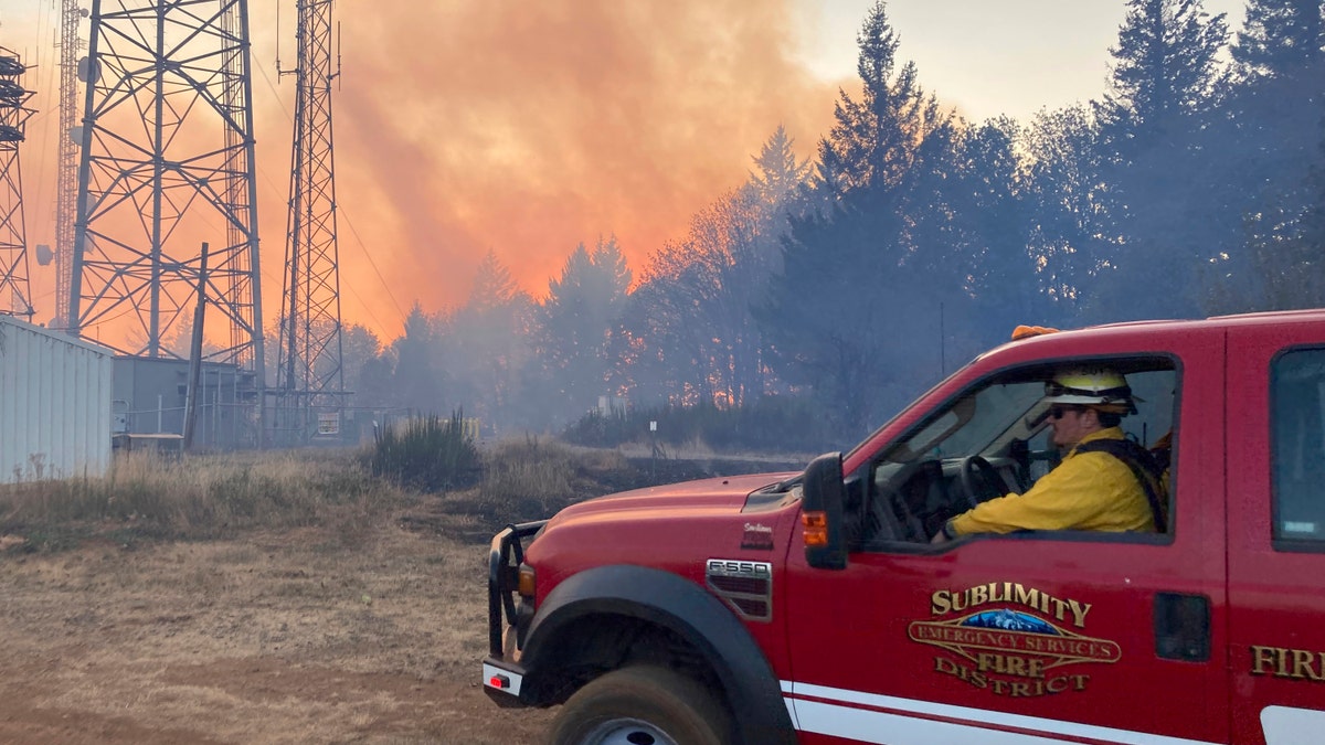 Firefighters use aircraft to battle wildfire in Salem