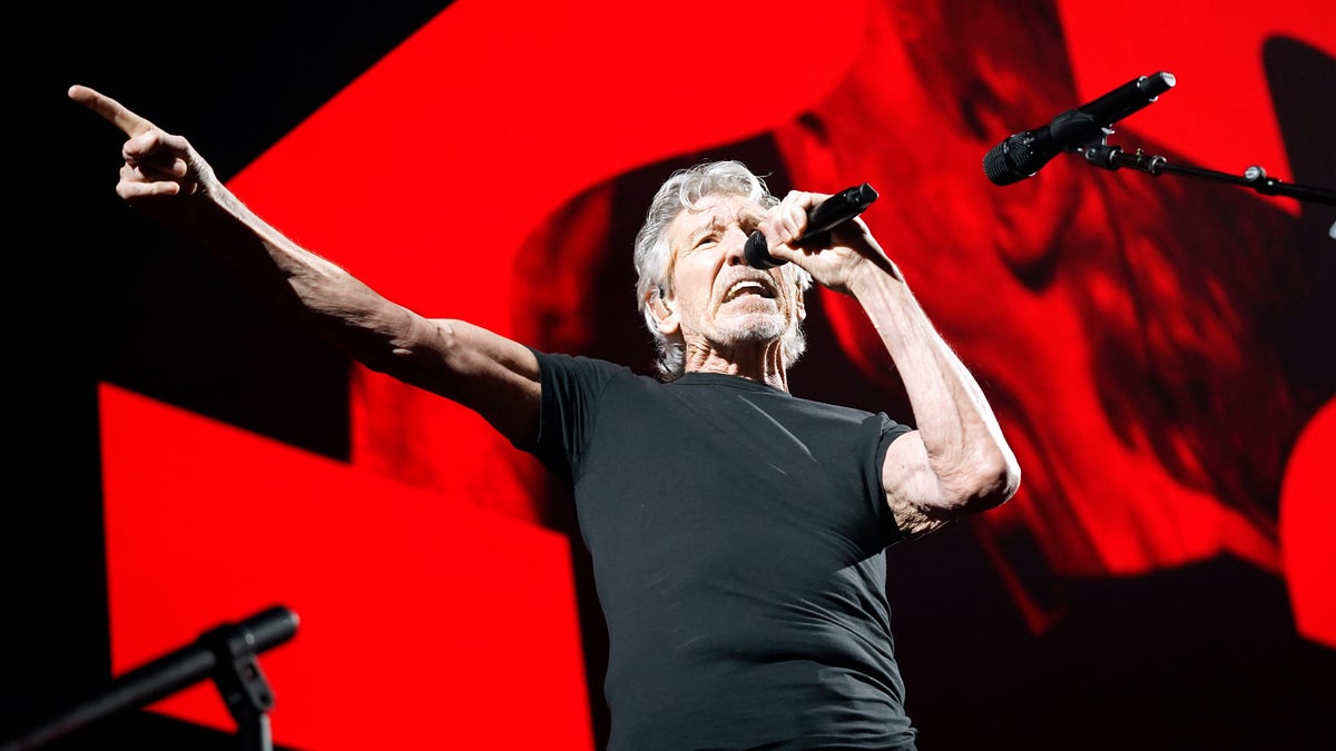 Pink Floyd founder Roger Waters cancels concerts in Poland over backlash to views on Russia's war in Ukraine thumbnail