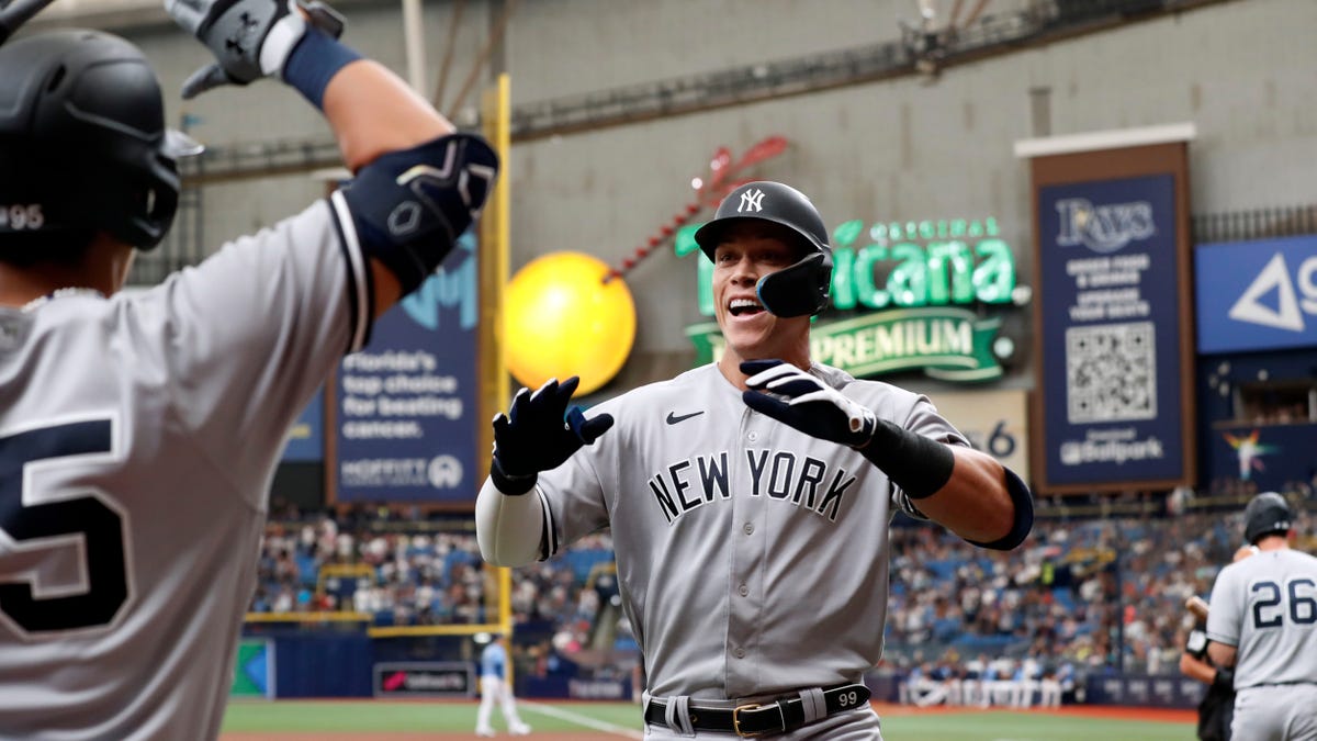 Aaron Judge celebrates home run