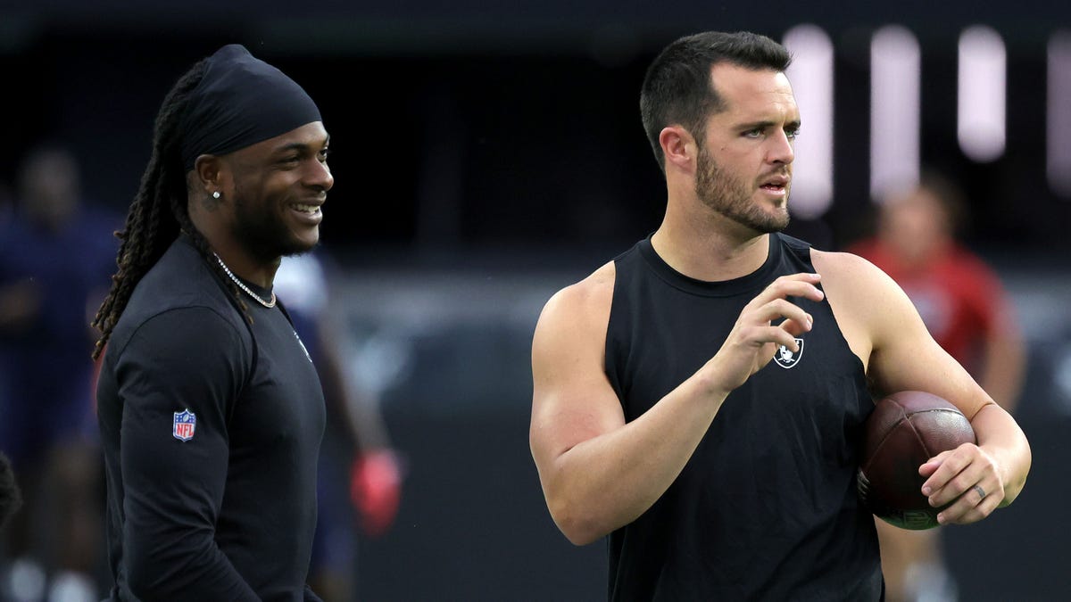 Davante Adams and Derek Carr standing next to each other