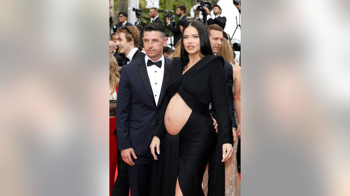 Adriana Lima is pregnant! The supermodel announces she is expecting her  third child