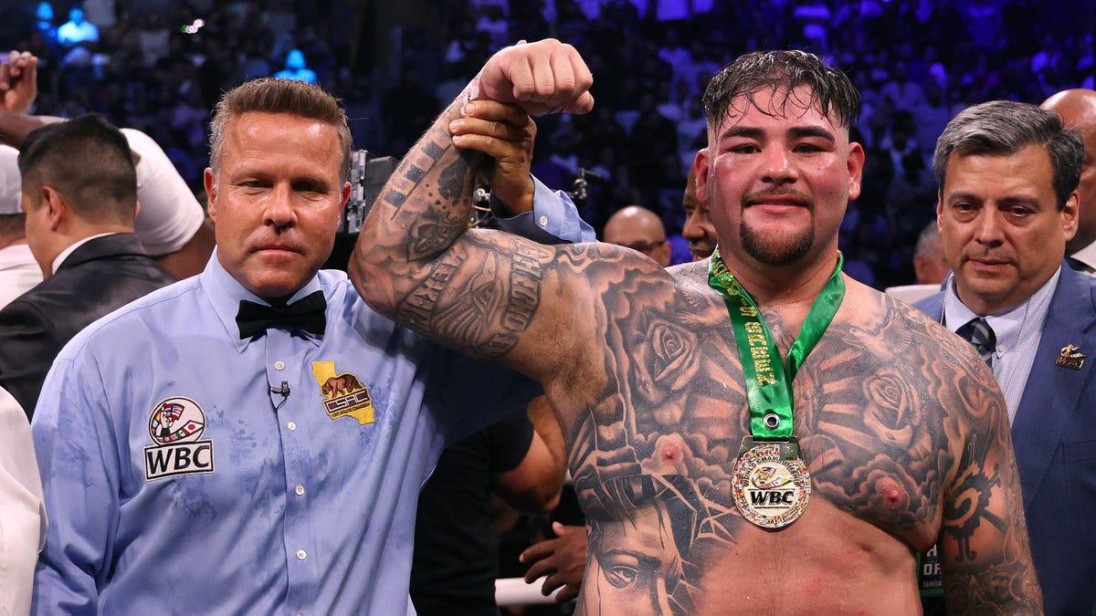 Andy Ruiz poses with medal