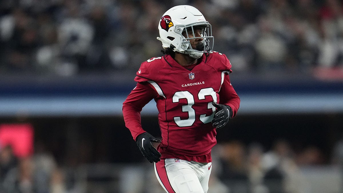 Antonio Hamilton on field