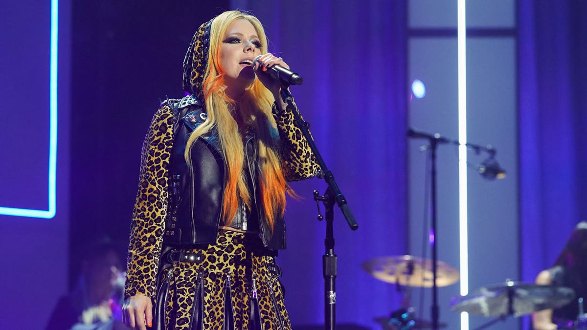 Avril Lavigne performs at the ACM Honors