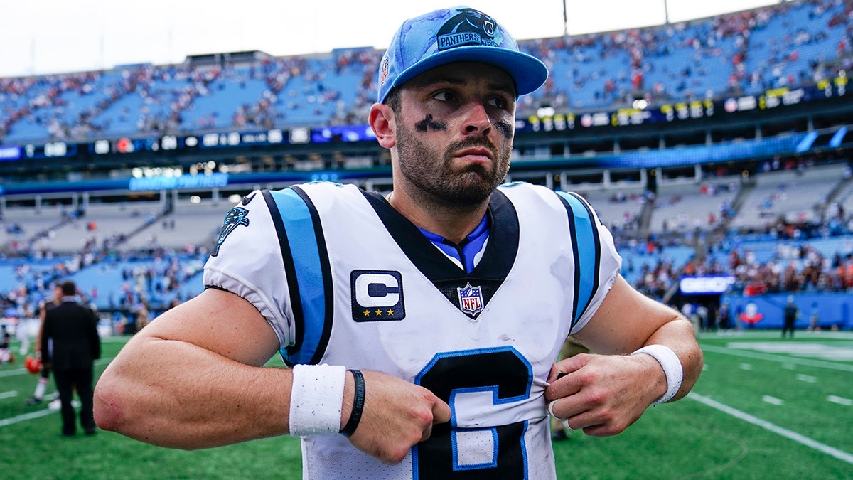 Baker Mayfield leaves the field