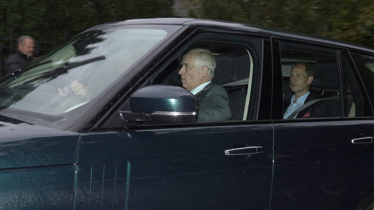 Balmoral British royal family arrival