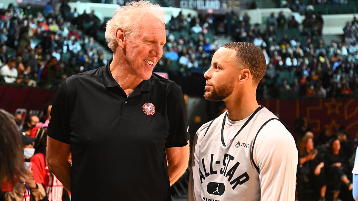 Bill Walton talks to Steph Curry