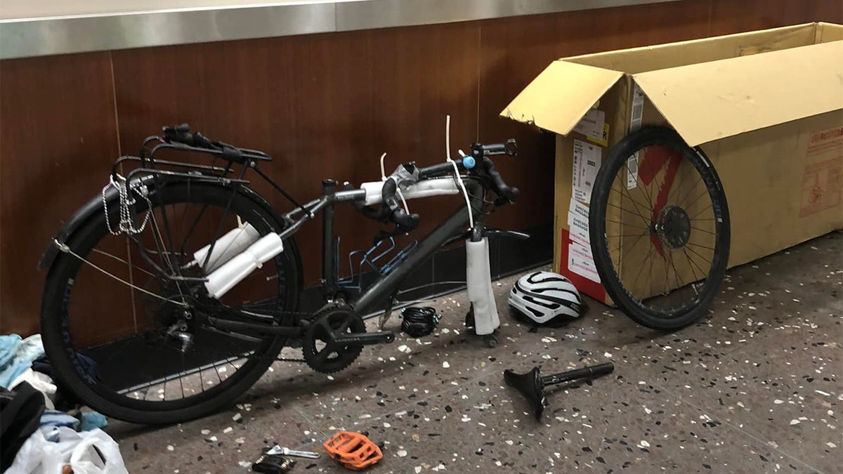 Bob unpacking his bike at the Hawaii airport