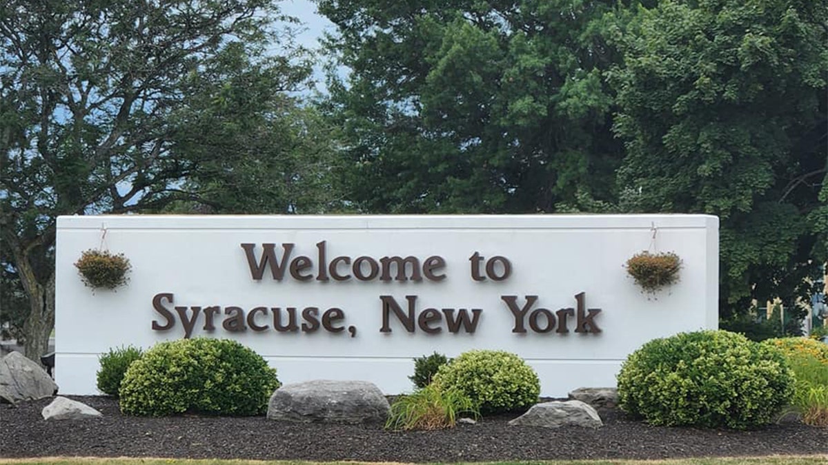 Welcome to Syracuse, New York's sign