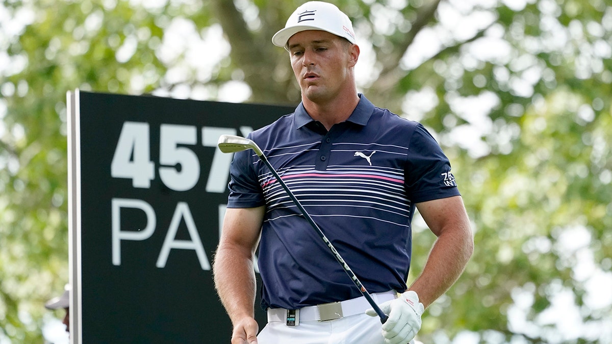 Bryson DeChambeau gets tangled in gallery rope at LIV Golf event thumbnail