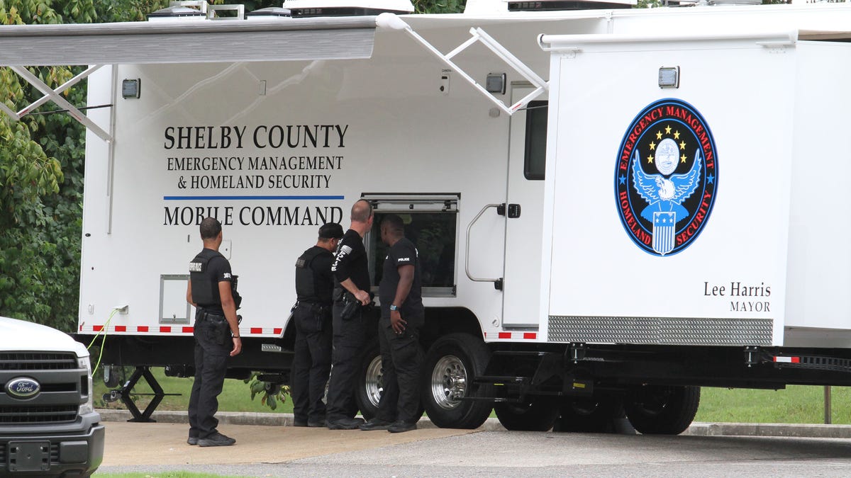Mobile command center with police outside