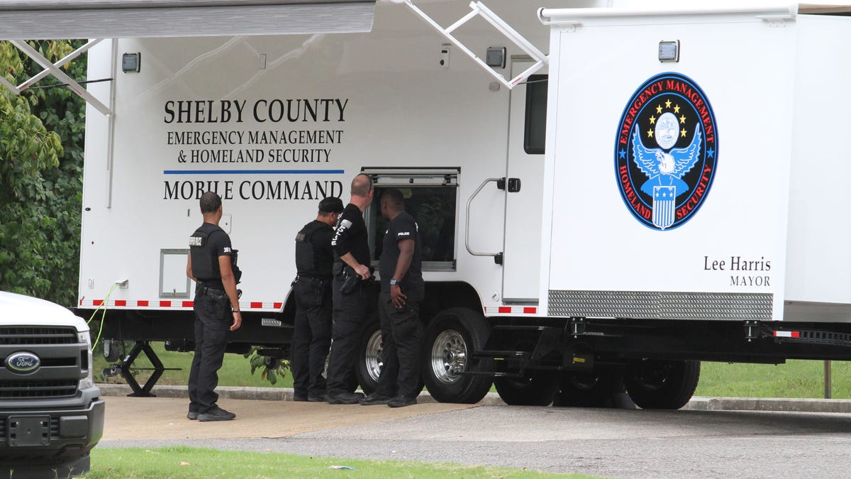Mobile command center with police outside