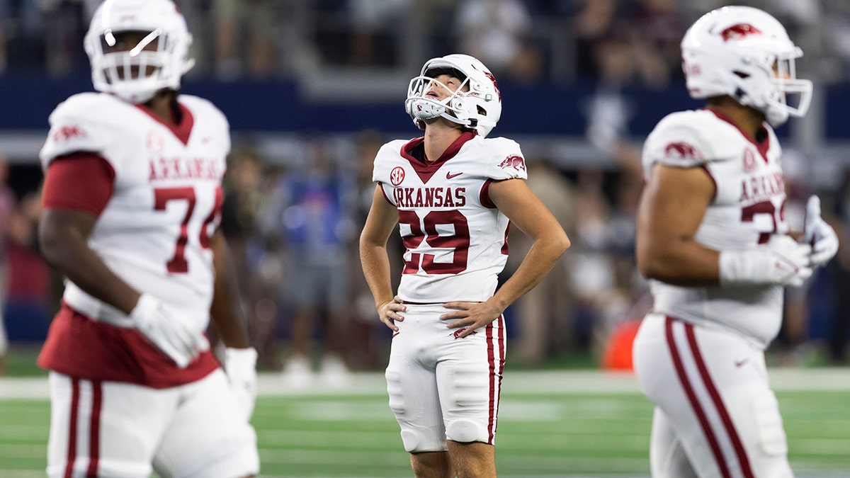 Razorbacks to wear replica Cowboys uniforms