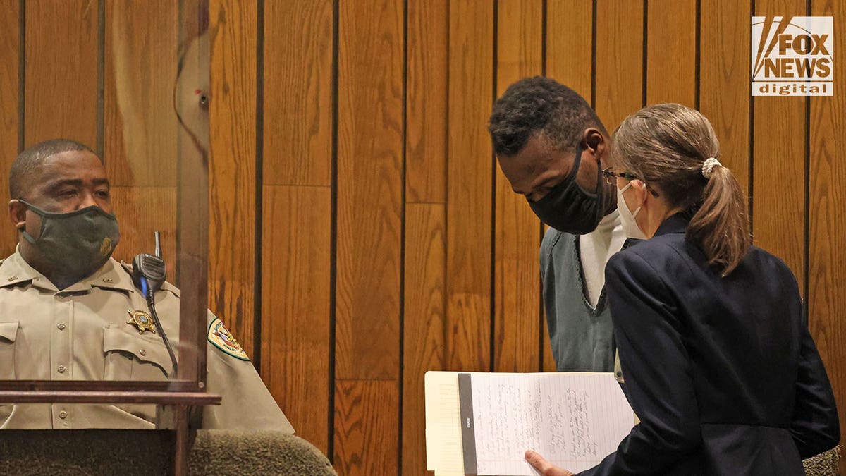Cleotha Henderson speaks with public defender Jennifer Case