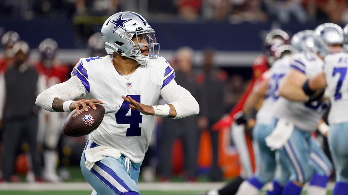 Dak Prescott fires the ball