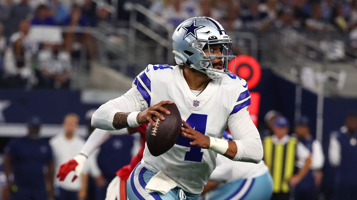 Dak Prescott medically cleared, throwing with starters at Cowboys practice  ahead of Lions game