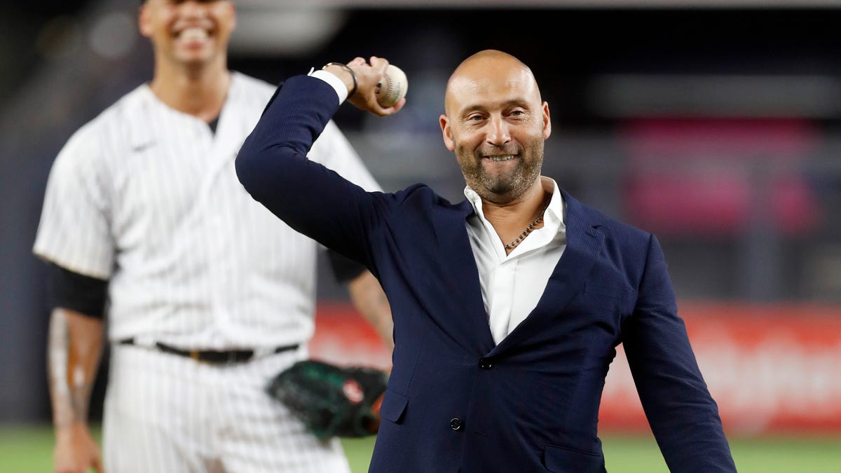 Derek Jeter throws first pitch