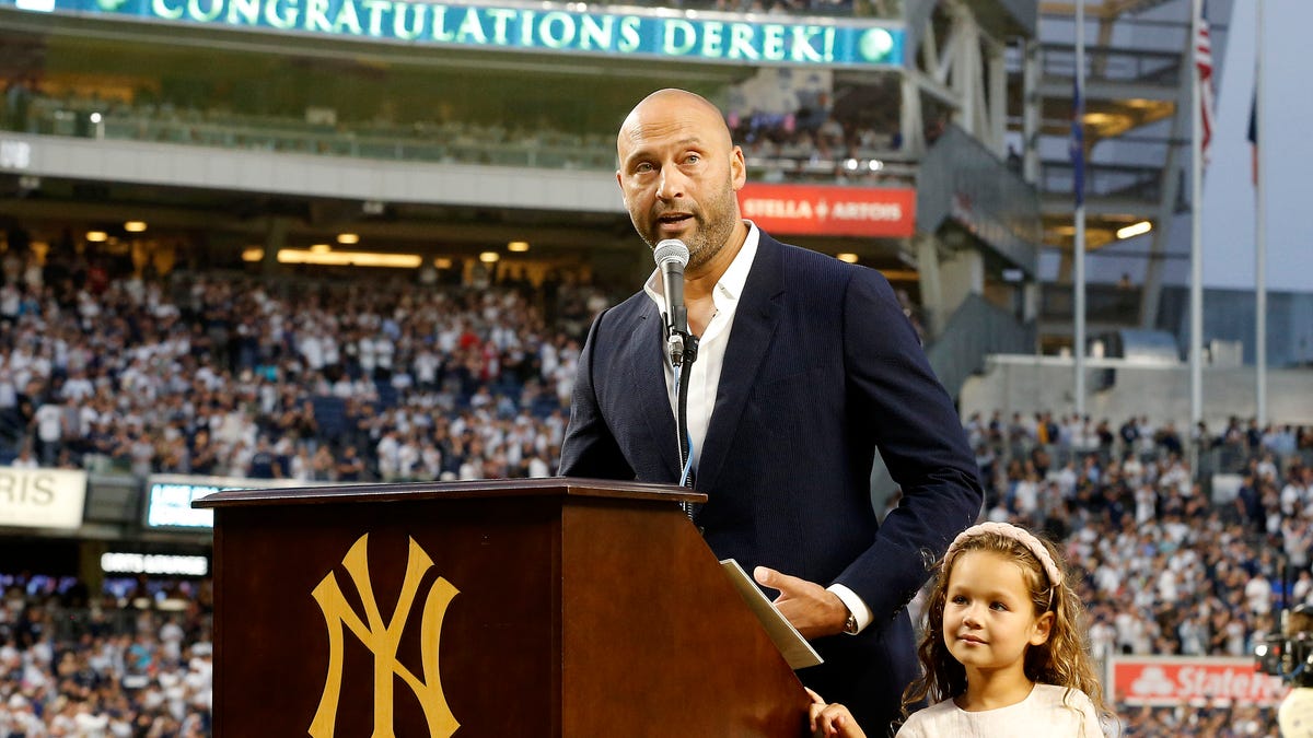 Derek Jeter gives epic salute to New York in moving video
