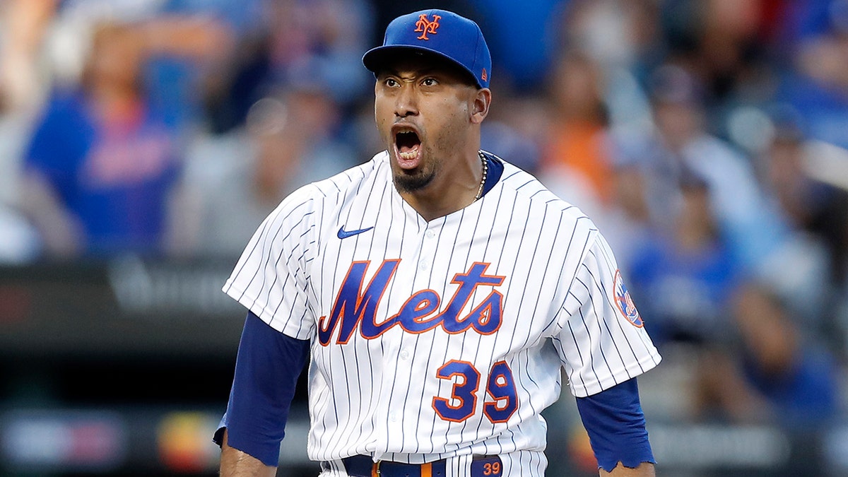 Edwin Diaz celebrates vs Dodgers