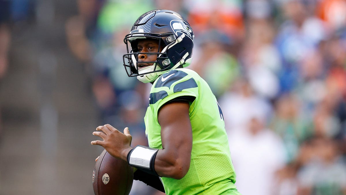 Geno Smith, Seahawks shock Denver in Russell Wilson's return with