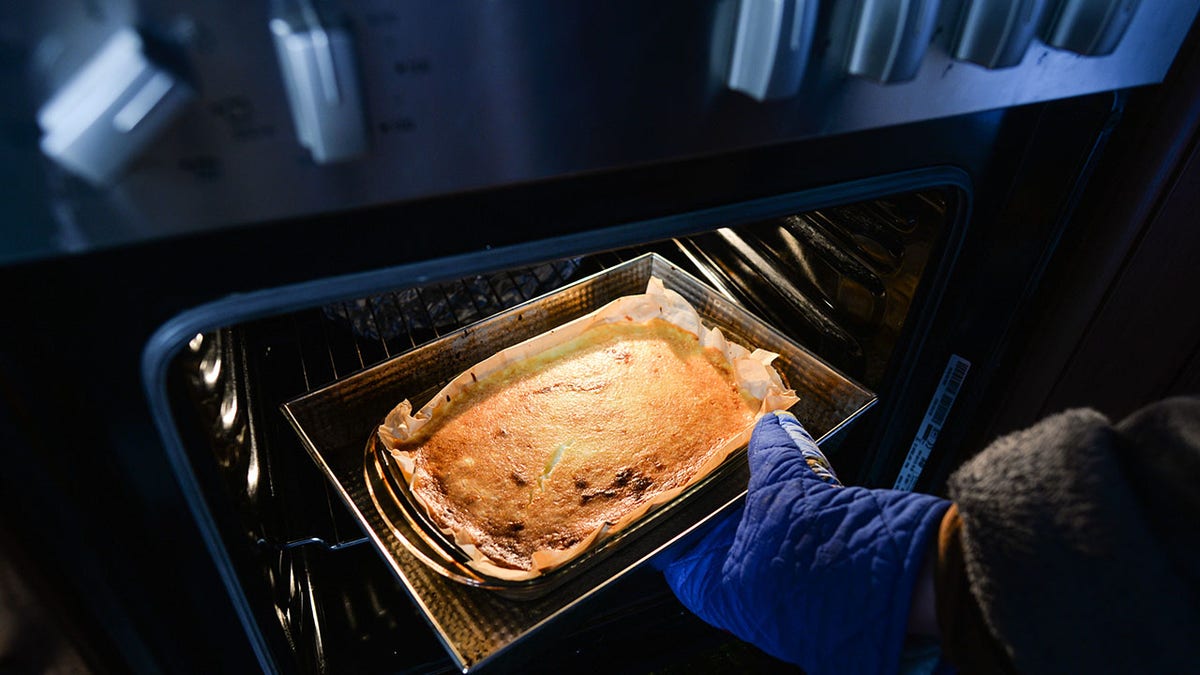 cheesecake in oven