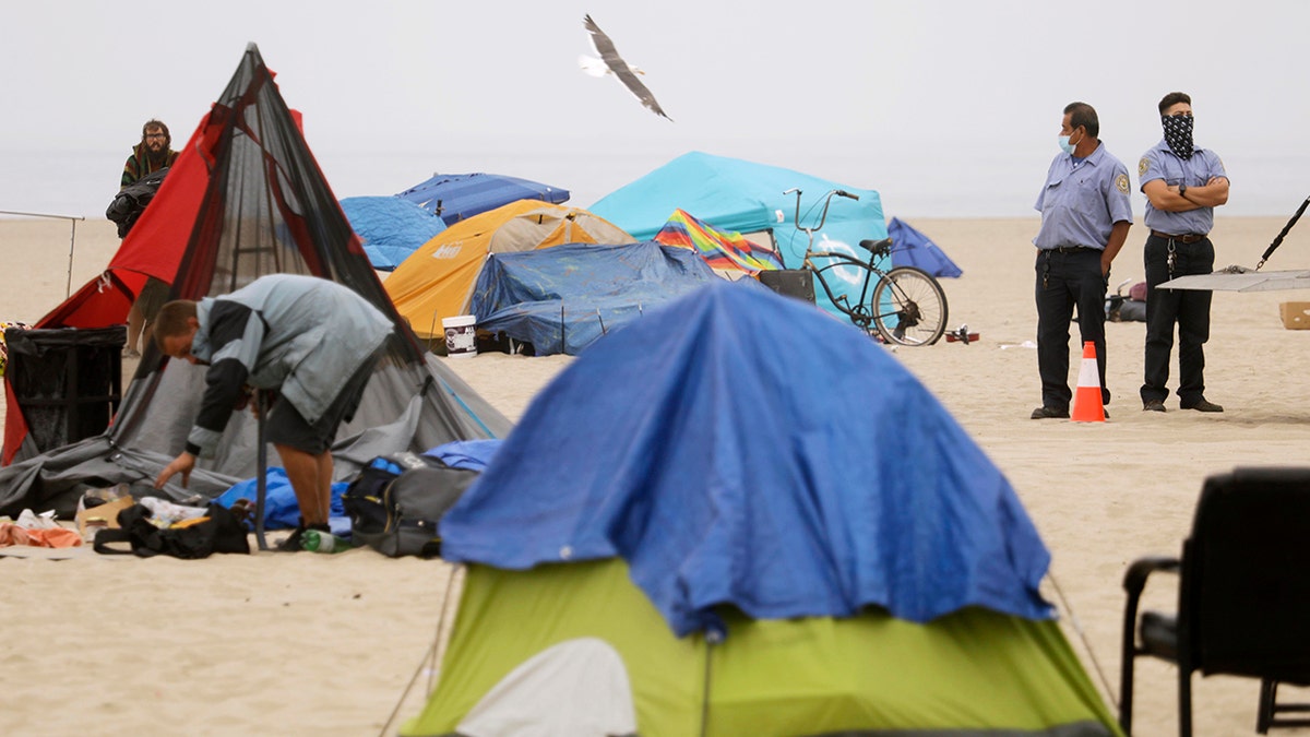 venice beach homeless tents