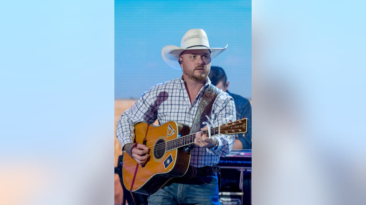 Cody Johnson performing