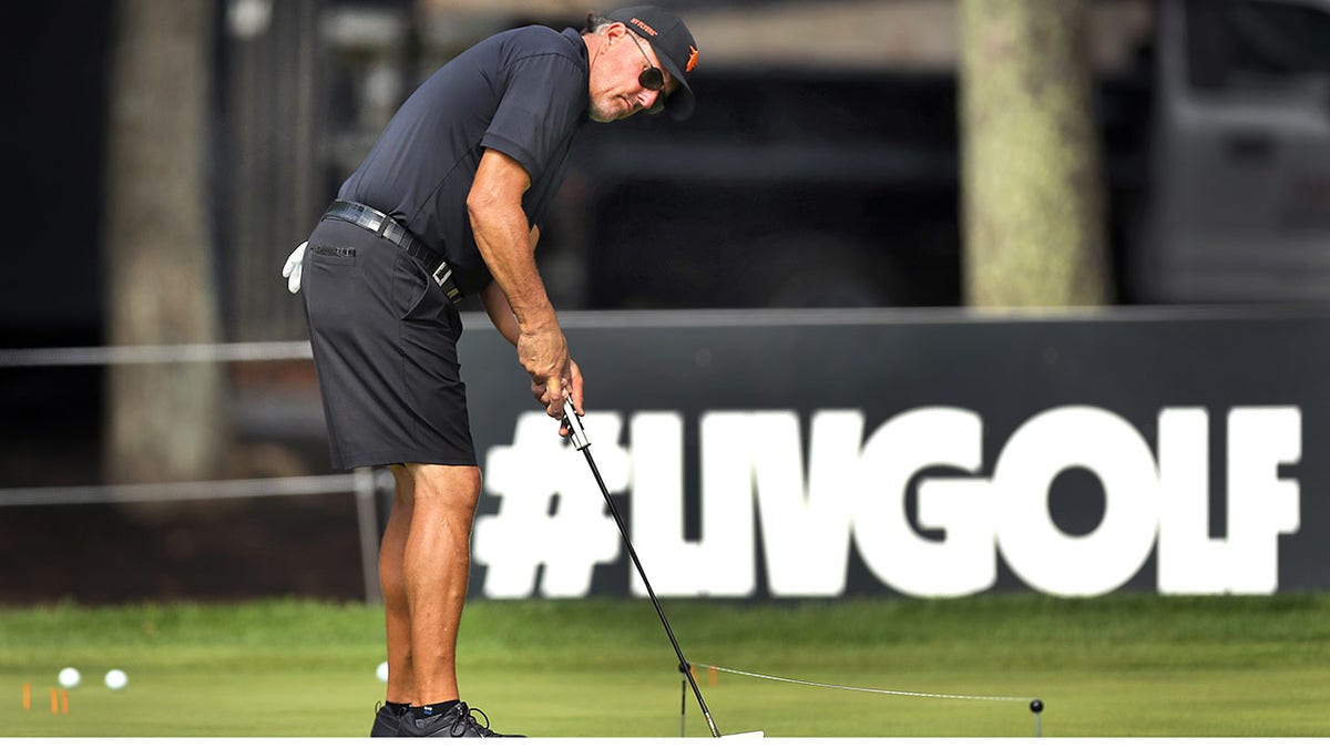 Phil Mickelson practices putting at LIV Golf Boston
