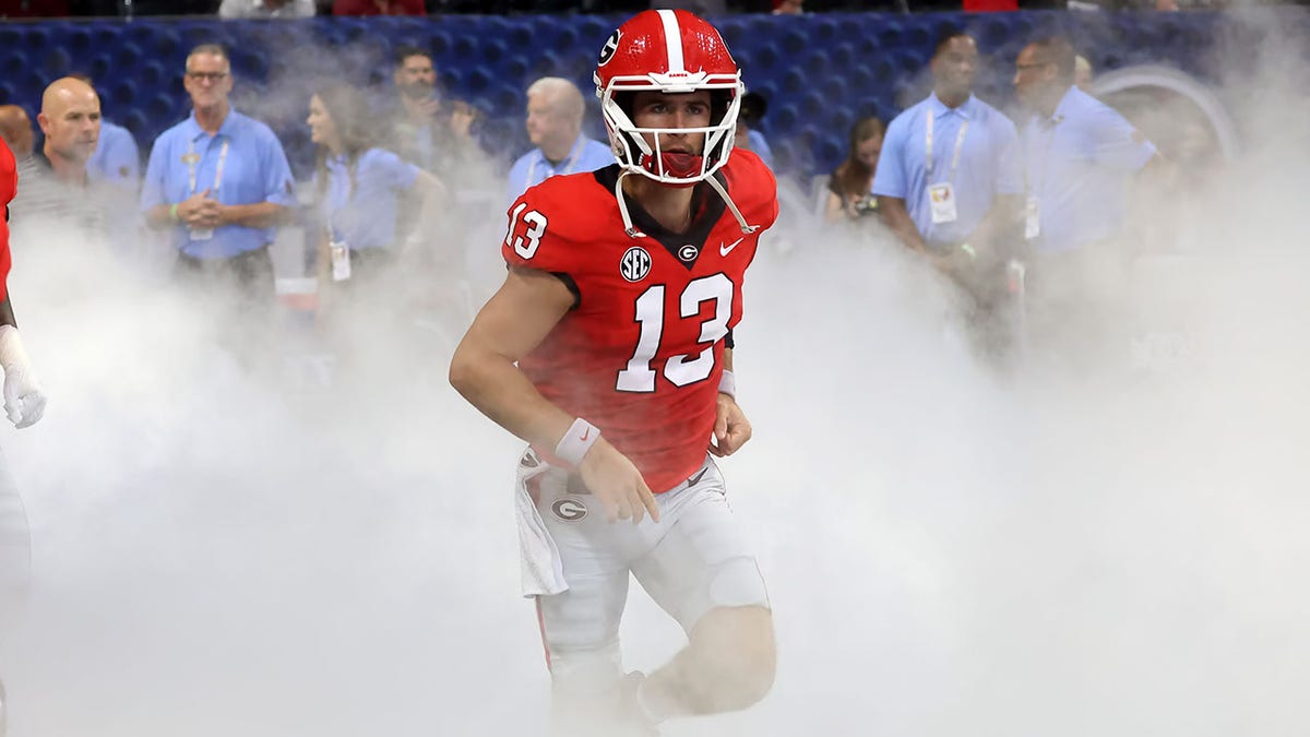 Stetson Bennett runs out on the field against Oregon