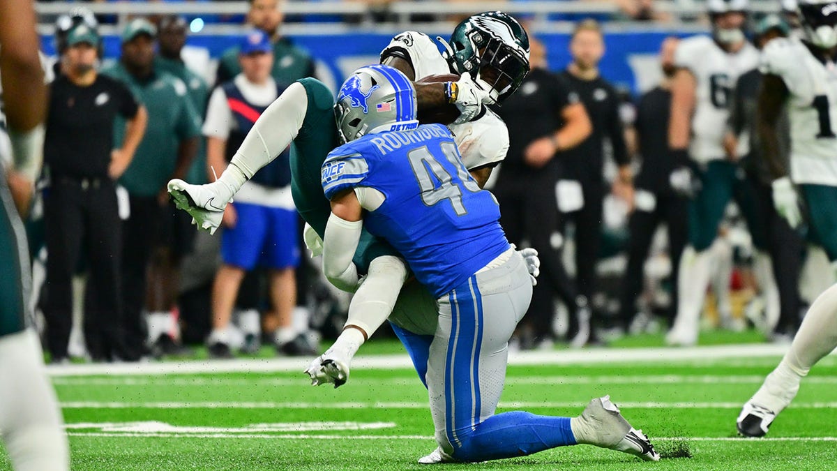 Eagles' Jason Kelce reacts to viral 'judo hip toss' by Lions