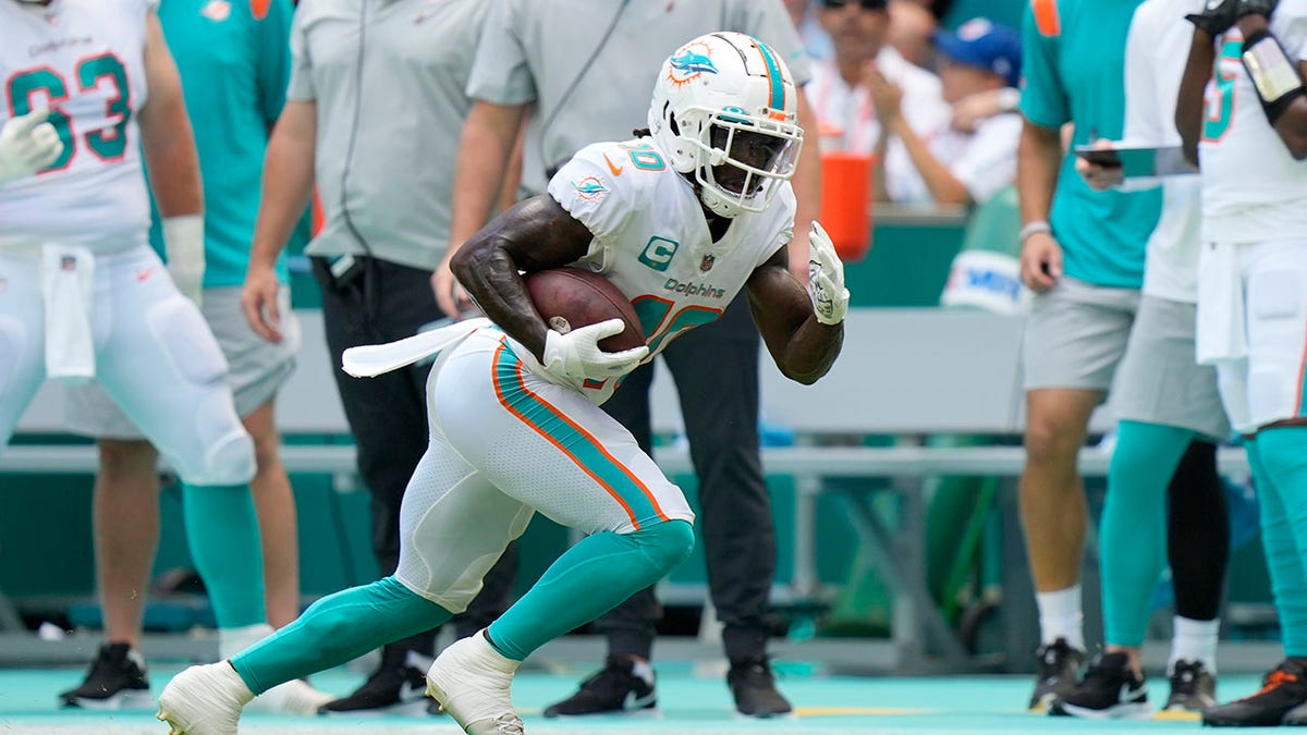 Tyreek Hill praises Dolphins' Mike McDaniel after fourth-down call