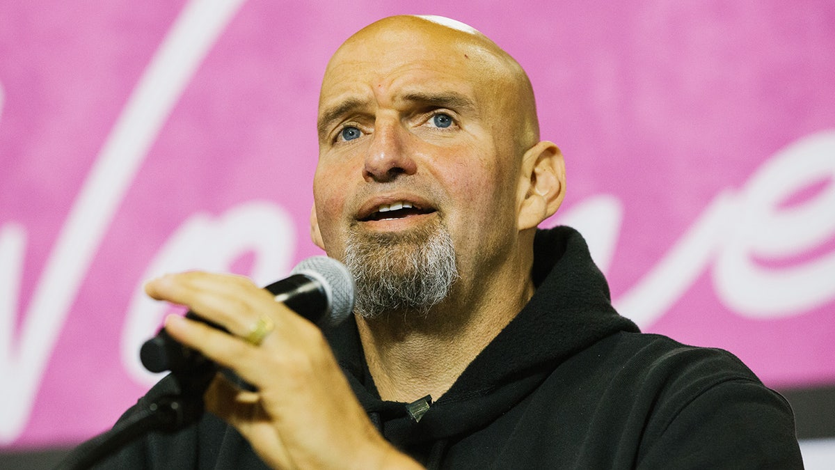 Fetterman campaigns in Blue Bell