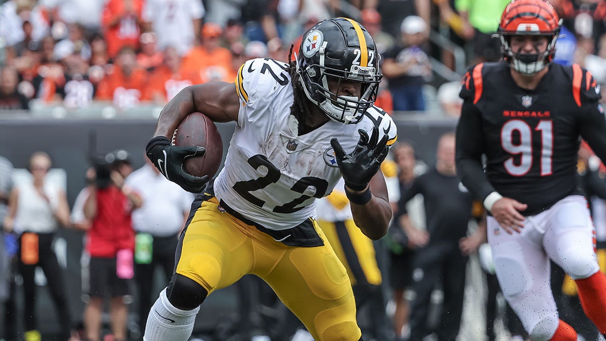 Najee Harris of the Pittsburgh Steelers looks on during the first News  Photo - Getty Images