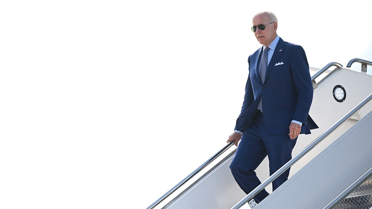 Biden arrives in Detroit