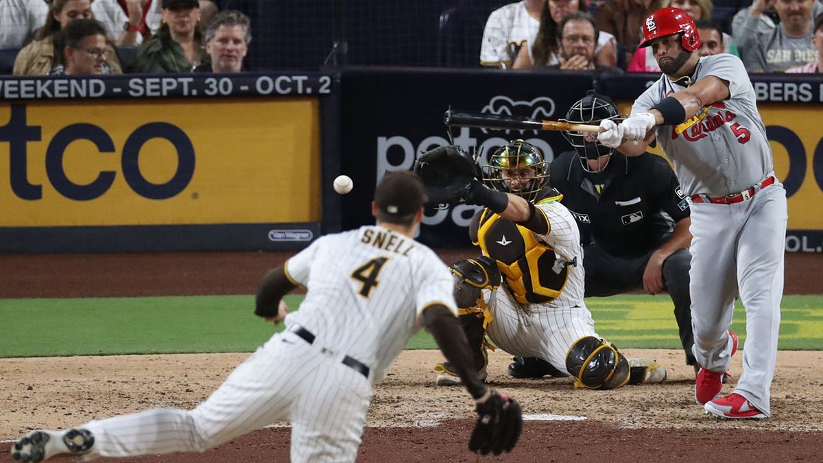 Albert Pujols hits 698th career home run in historic chase