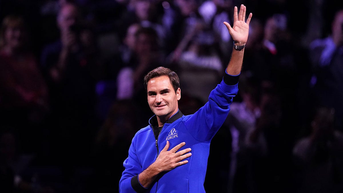 Roger Federer gestures to the crowd