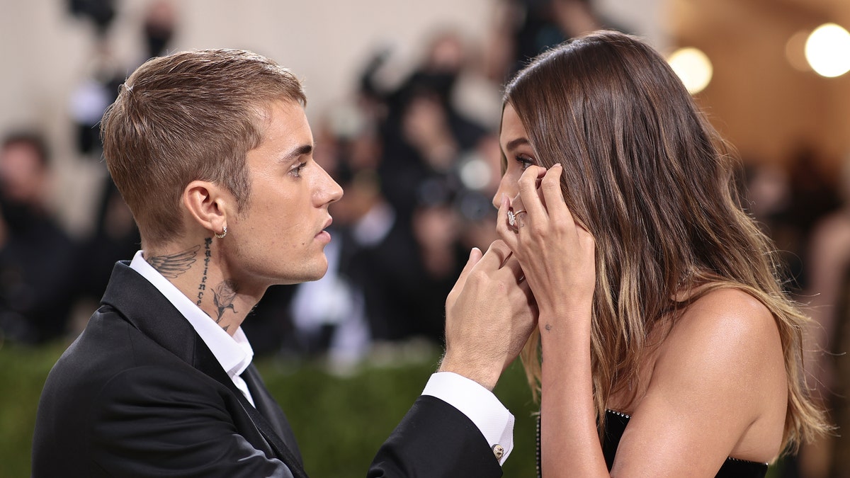 Justin Bieber and Hailey Bieber at the Met Gala 2021
