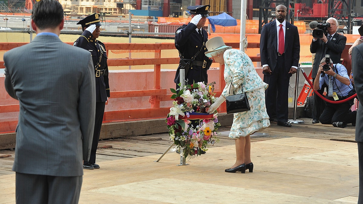 Queen Elizabeth places wreath at Ground Zero