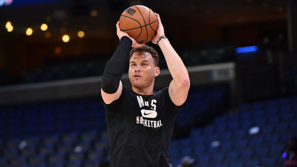 Blake Griffin warms up before a Nets game