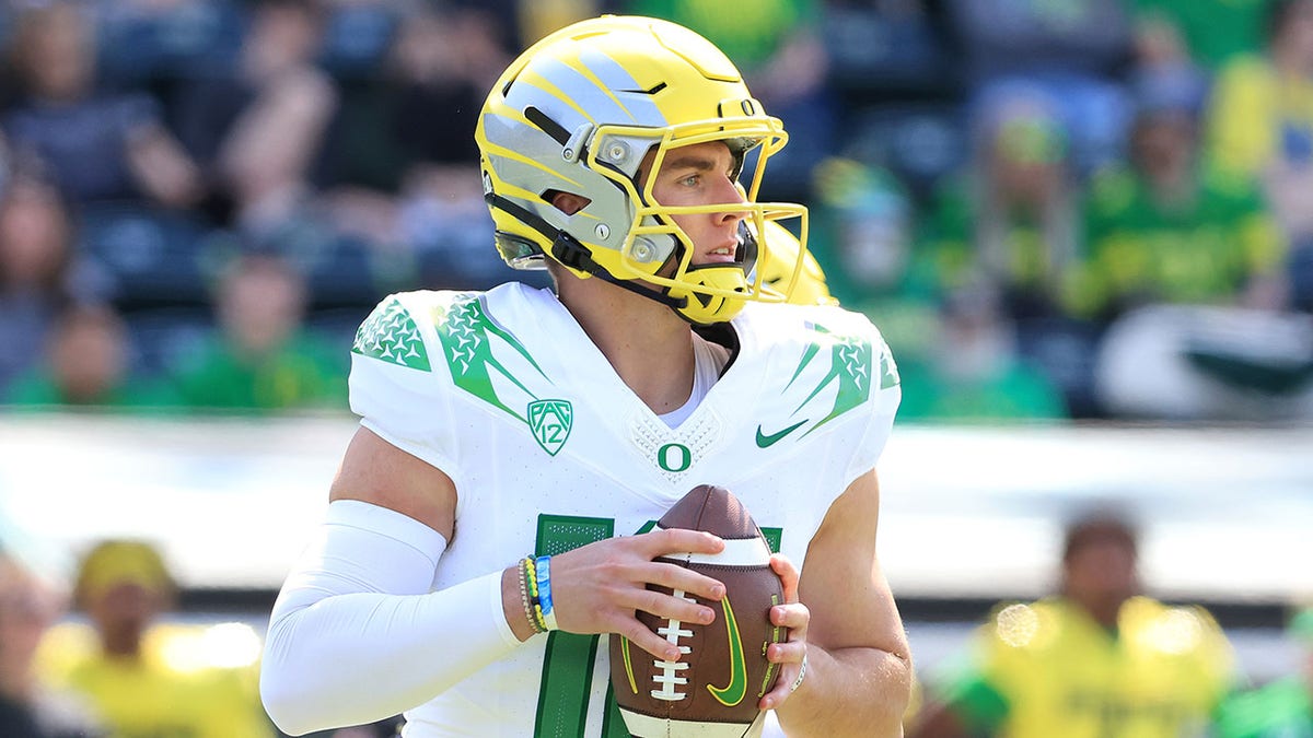 Bo Nix of Oregon during the Ducks Spring Game