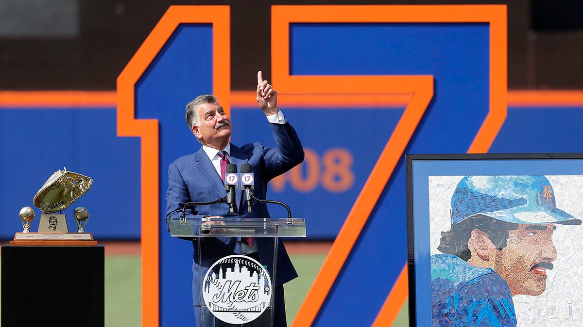 Keith Hernandez speaks at jersey retirement