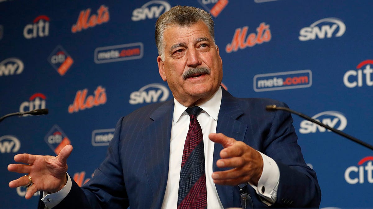 Keith Hernandez speaks at press conference