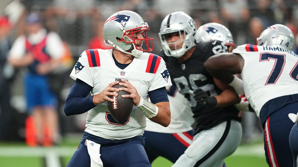 Brian Hoyer throws the ball during preseason