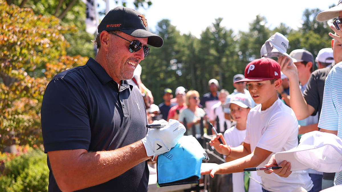 Phil Mickelson signs autographs for fans