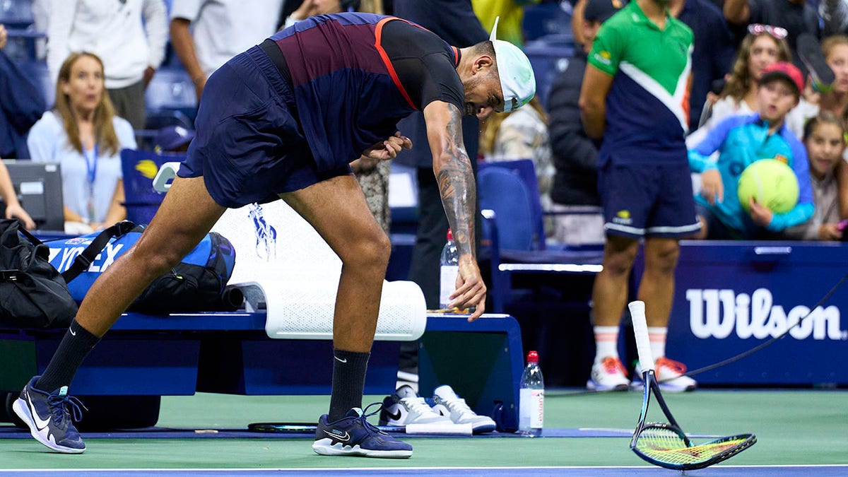 Nick Kyrgios smashes racket