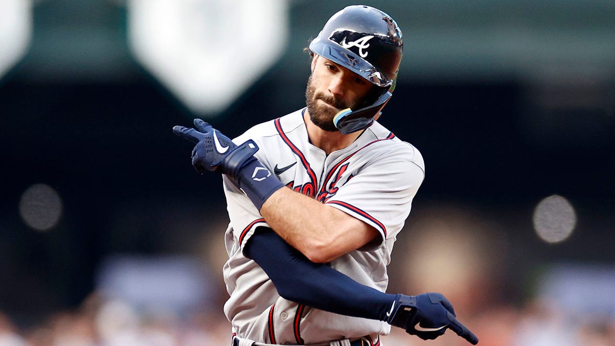 Dansby Swanson celebrates a home run