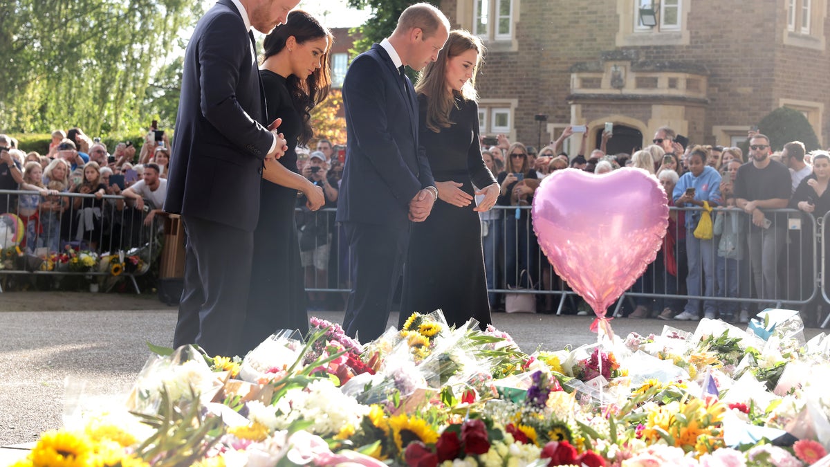 Prince William and Kate and Prince Harry and Meghan viewing tributes
