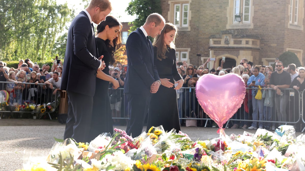 Prince William and Kate and Prince Harry and Meghan viewing tributes