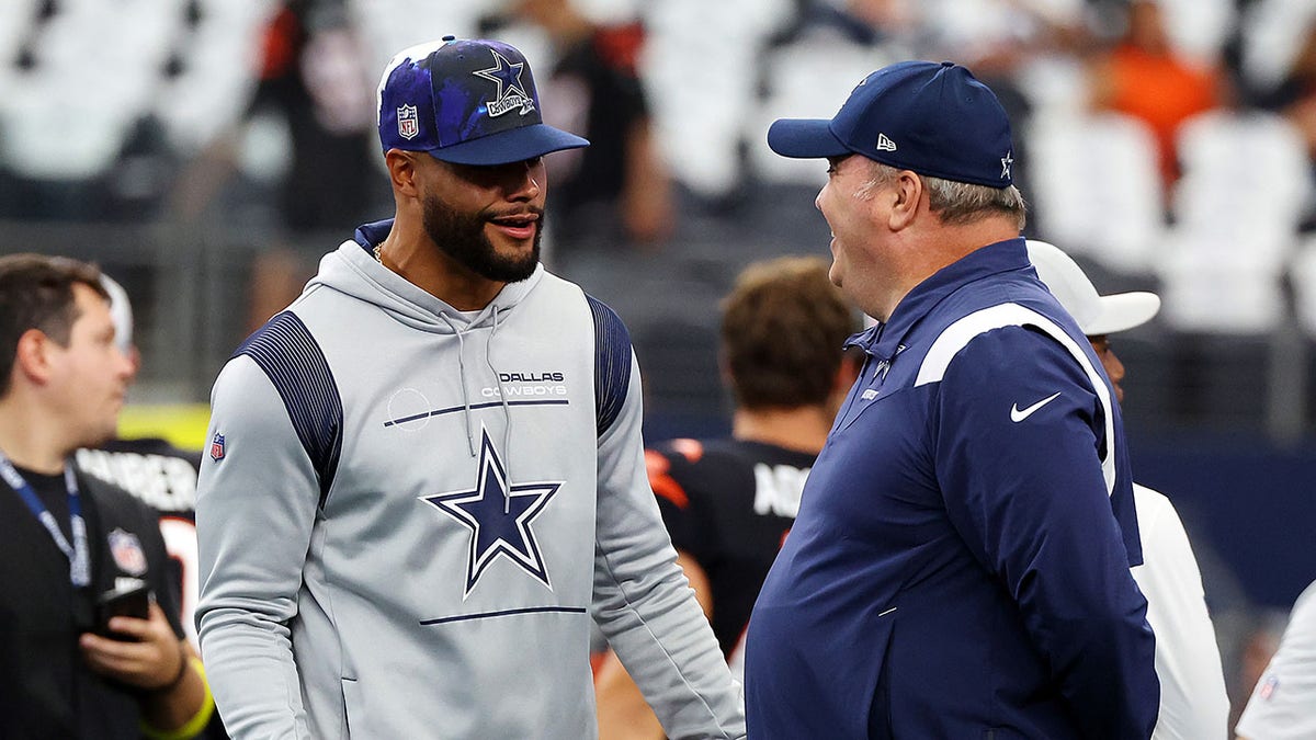 Dak Prescott and Mike McCarthy talk during warm ups